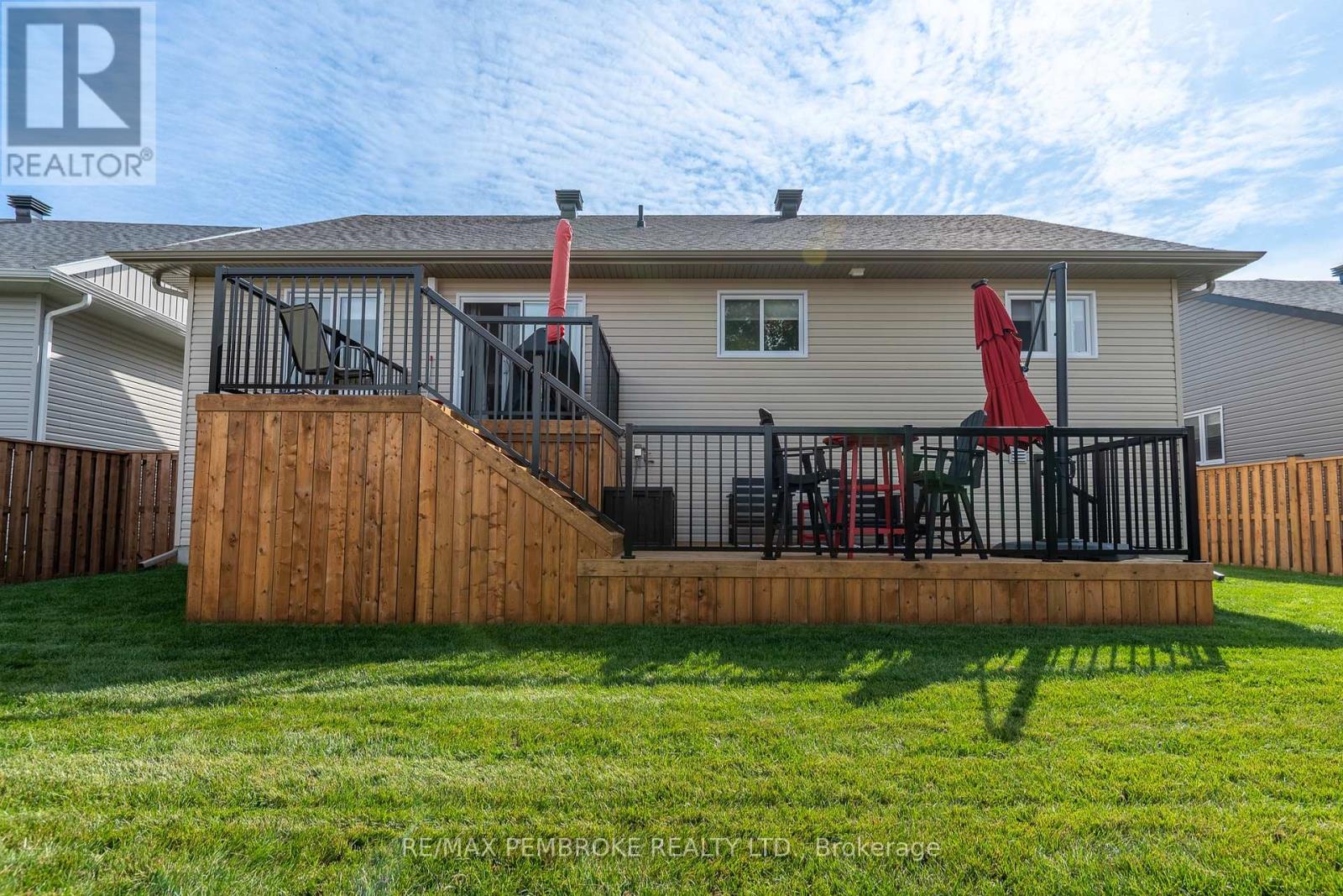 36 Zachary Street, Petawawa, Ontario  K8H 0G5 - Photo 4 - X12427982