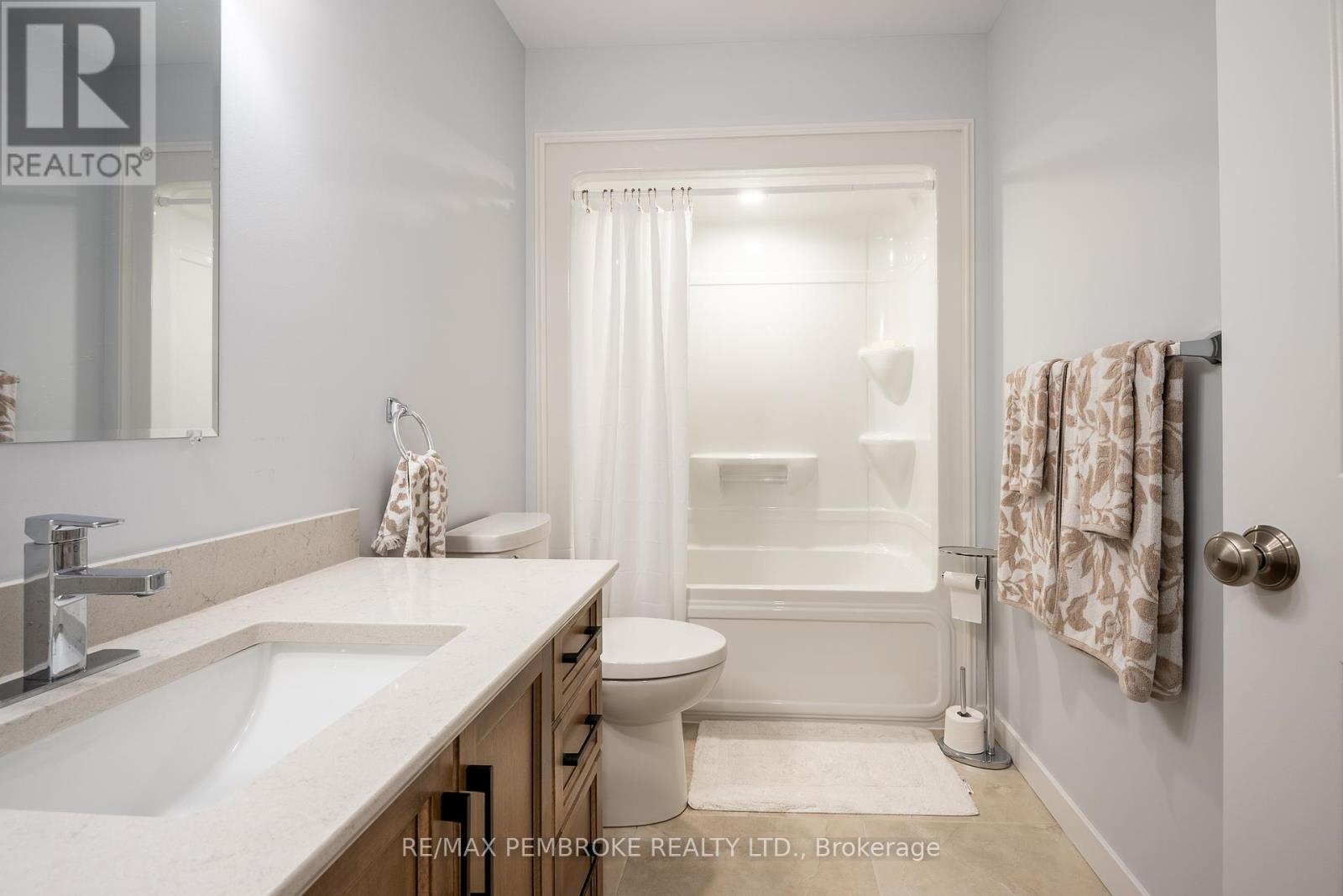36 Zachary Street, Petawawa, Ontario  K8H 0G5 - Photo 40 - X12427982
