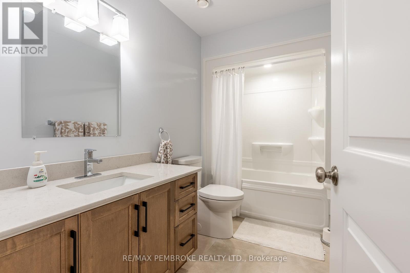 36 Zachary Street, Petawawa, Ontario  K8H 0G5 - Photo 41 - X12427982