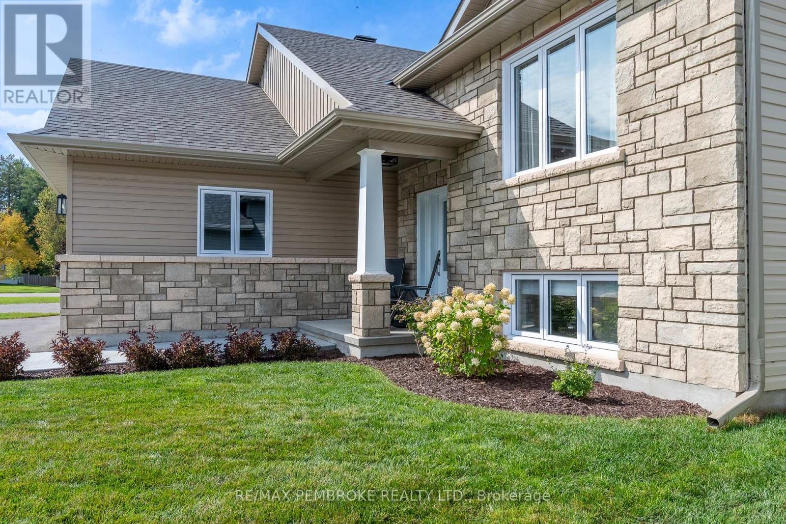36 Zachary Street, Petawawa, Ontario  K8H 0G5 - Photo 48 - X12427982