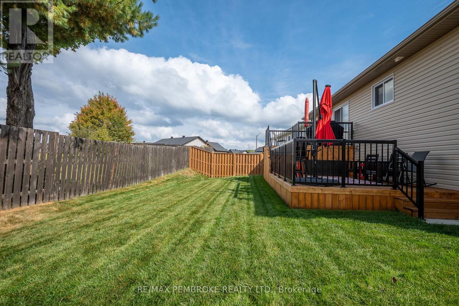 36 Zachary Street, Petawawa, Ontario  K8H 0G5 - Photo 6 - X12427982