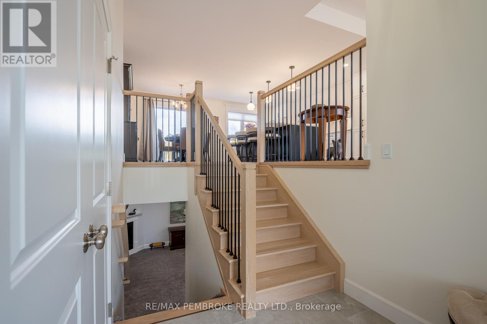 36 Zachary Street, Petawawa, Ontario  K8H 0G5 - Photo 8 - X12427982