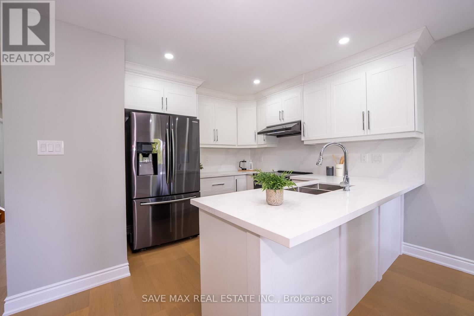 33 Heathwood Drive, Brampton, Ontario  L7A 1Y6 - Photo 10 - W12427966
