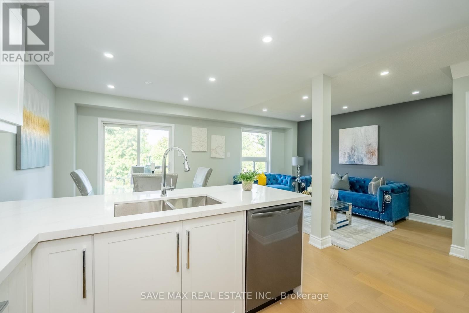 33 Heathwood Drive, Brampton, Ontario  L7A 1Y6 - Photo 11 - W12427966