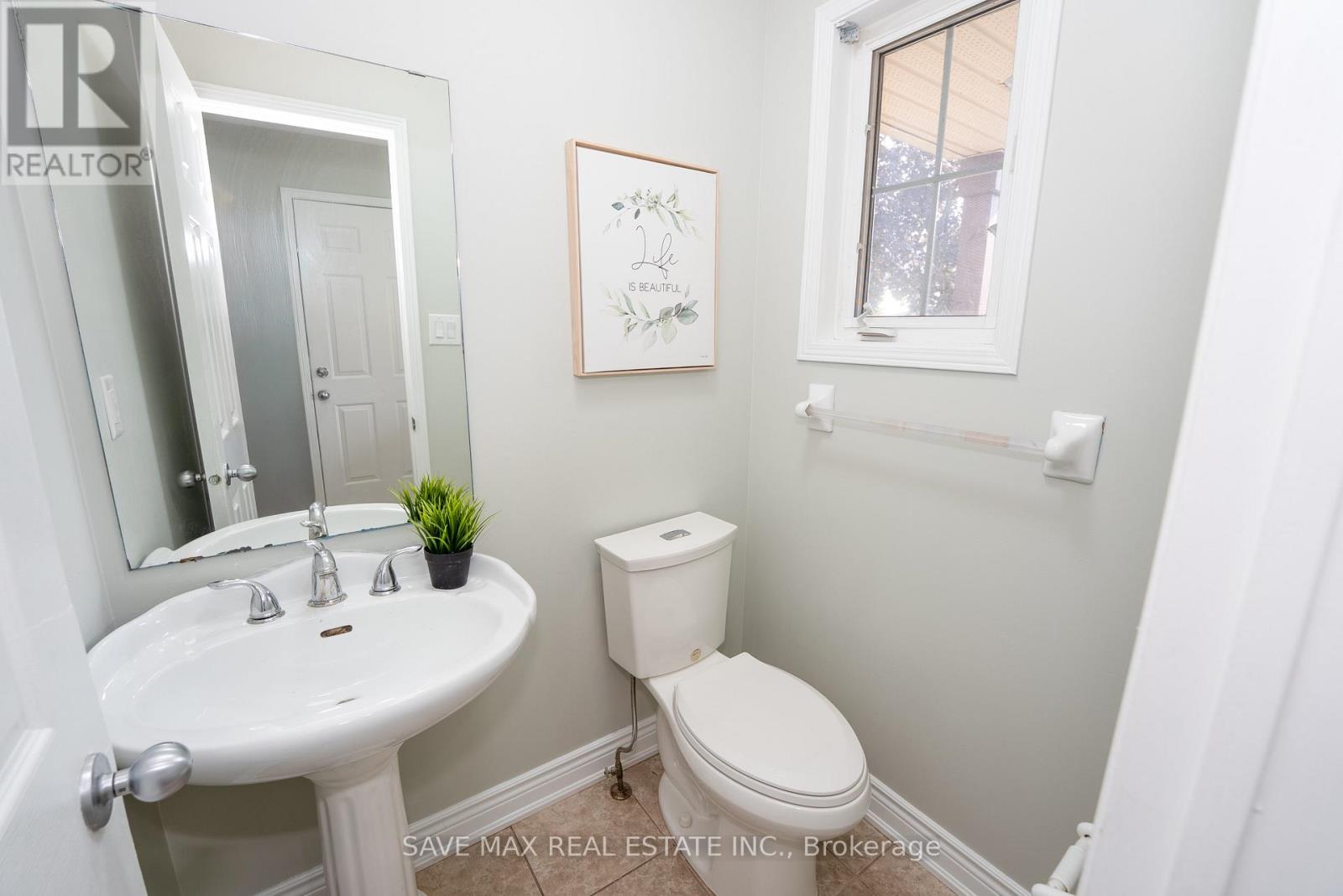 33 Heathwood Drive, Brampton, Ontario  L7A 1Y6 - Photo 12 - W12427966