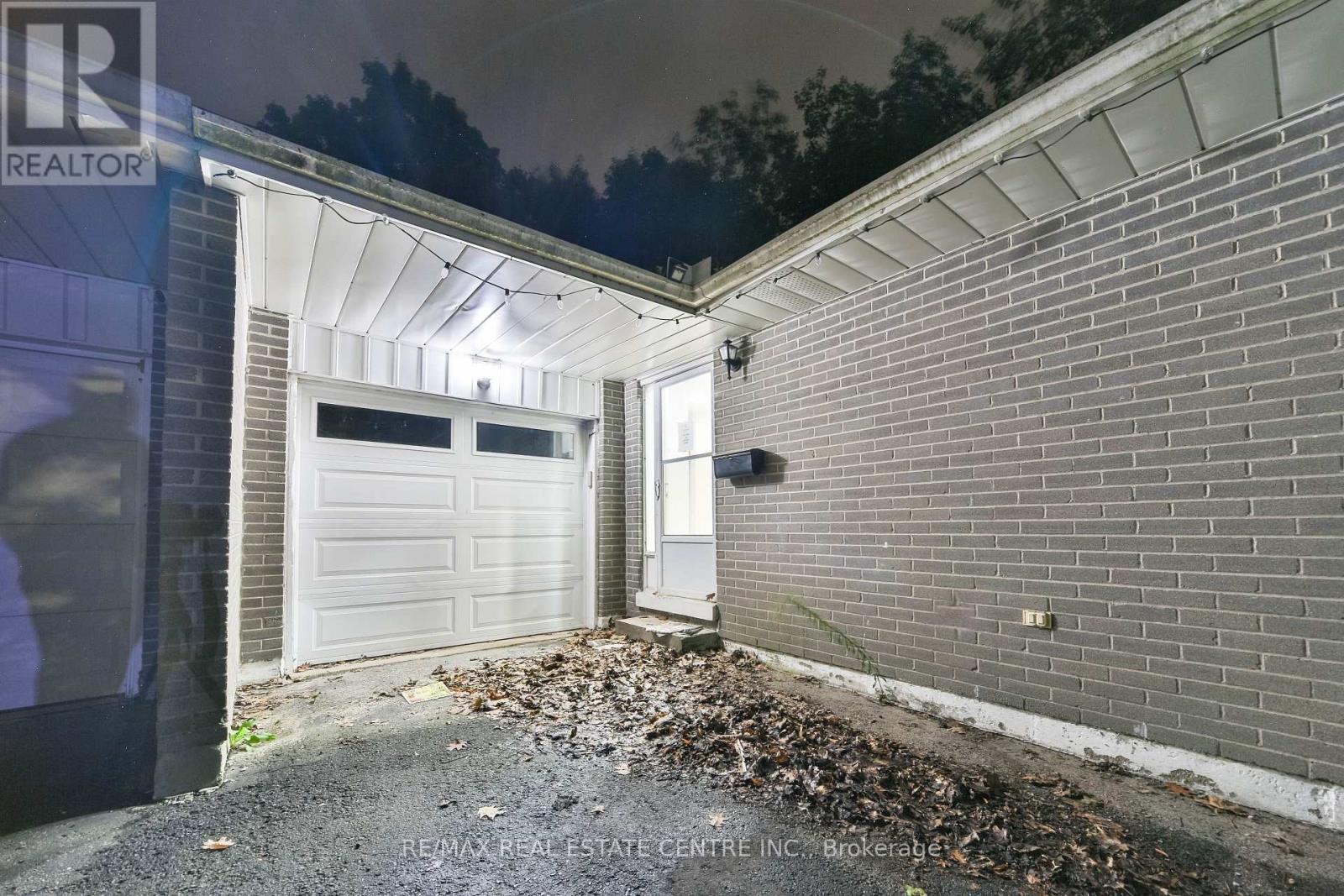17 Shirley Street, Orangeville, Ontario  L9W 2T3 - Photo 4 - W12423422