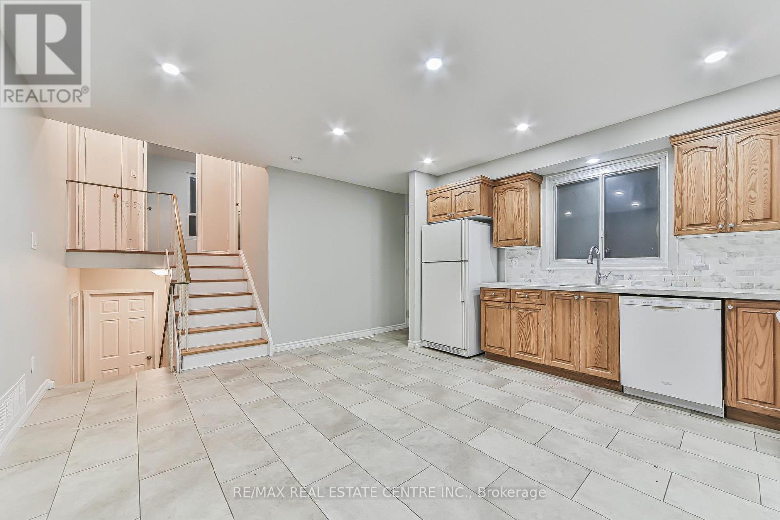 17 Shirley Street, Orangeville, Ontario  L9W 2T3 - Photo 9 - W12423422