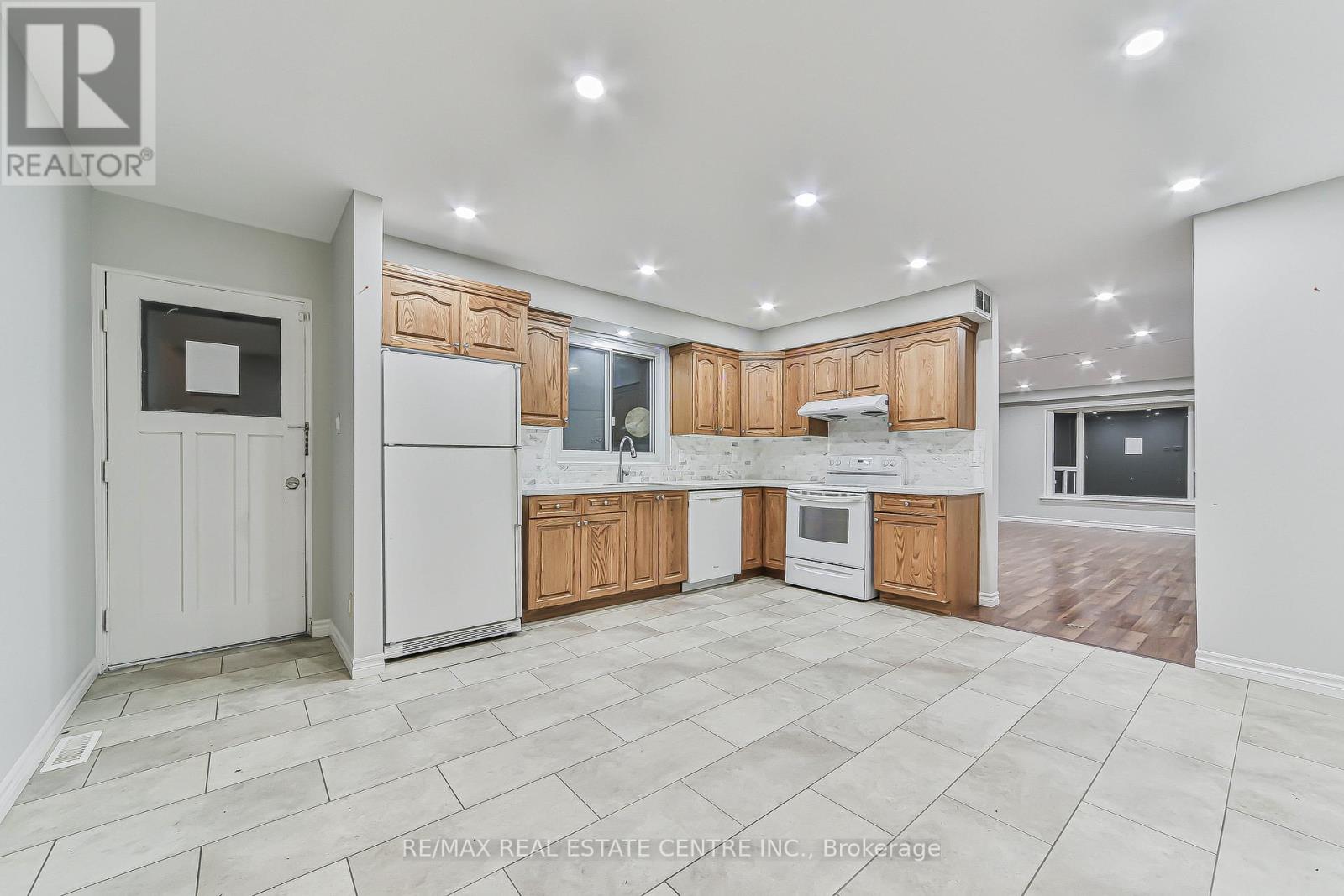 17 Shirley Street, Orangeville, Ontario  L9W 2T3 - Photo 10 - W12423422