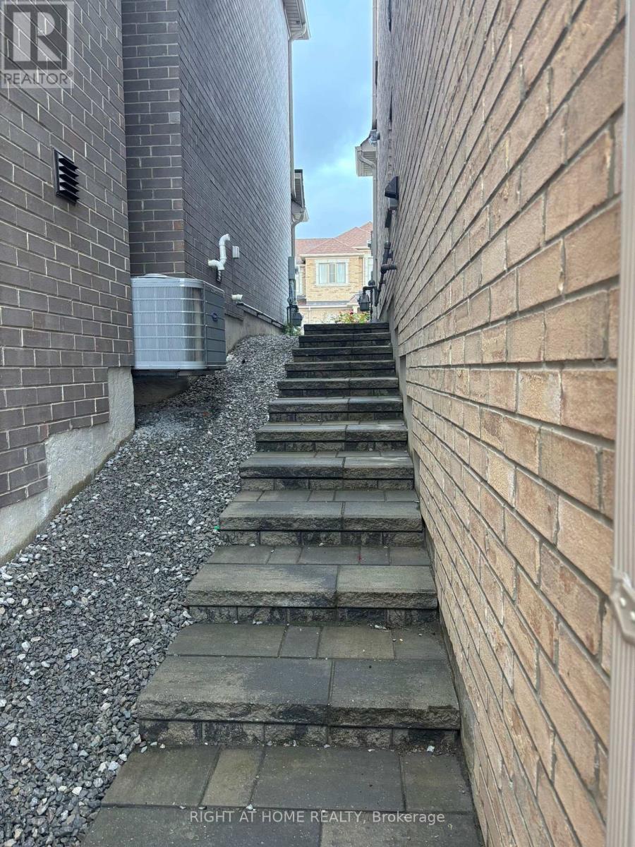 Unknown Address, ,     - Photo 3 - N12427980