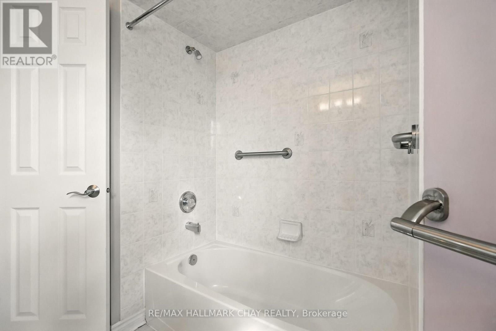 39 Lang Drive, Barrie, Ontario  L4N 0W3 - Photo 13 - S12427975
