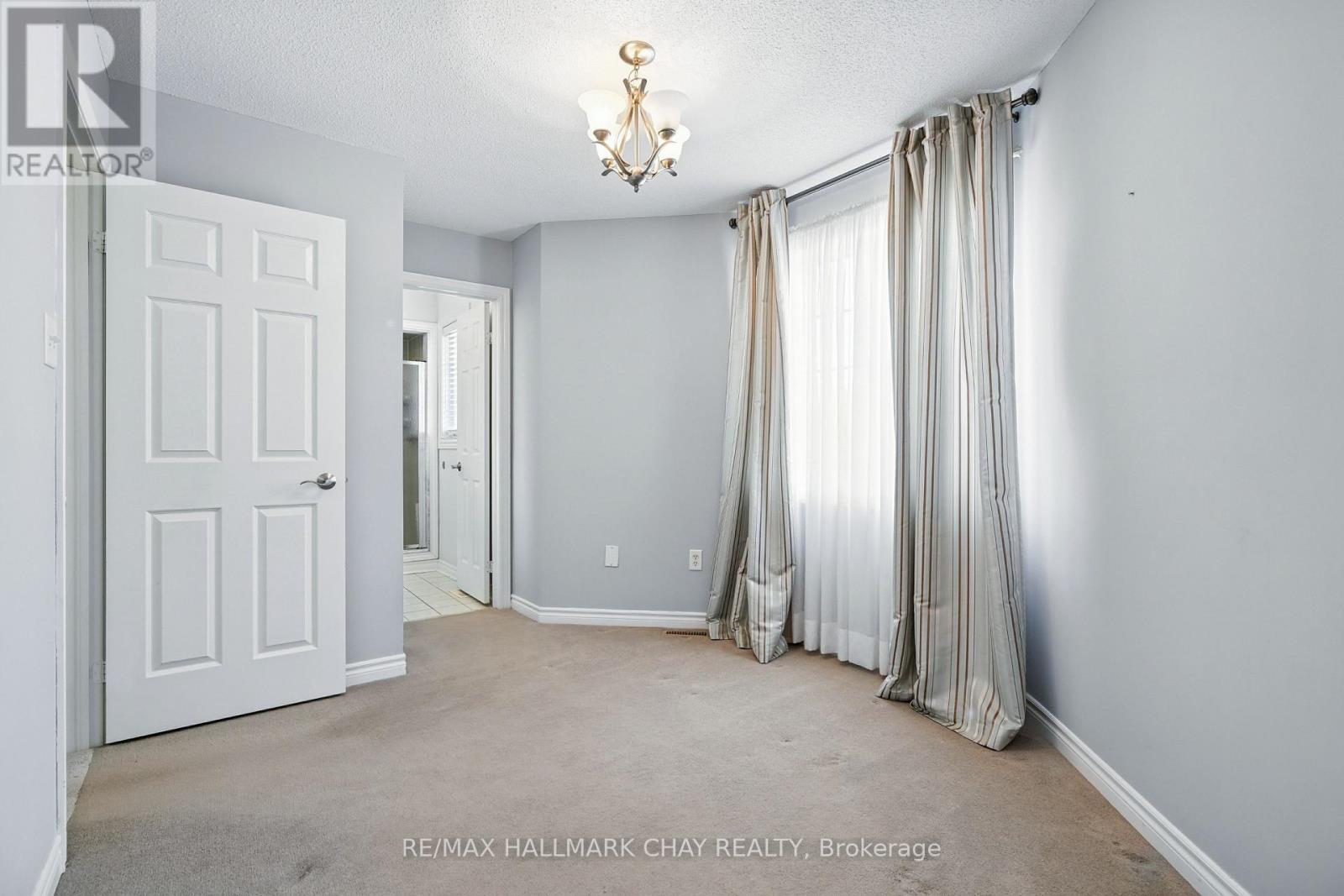 39 Lang Drive, Barrie, Ontario  L4N 0W3 - Photo 17 - S12427975