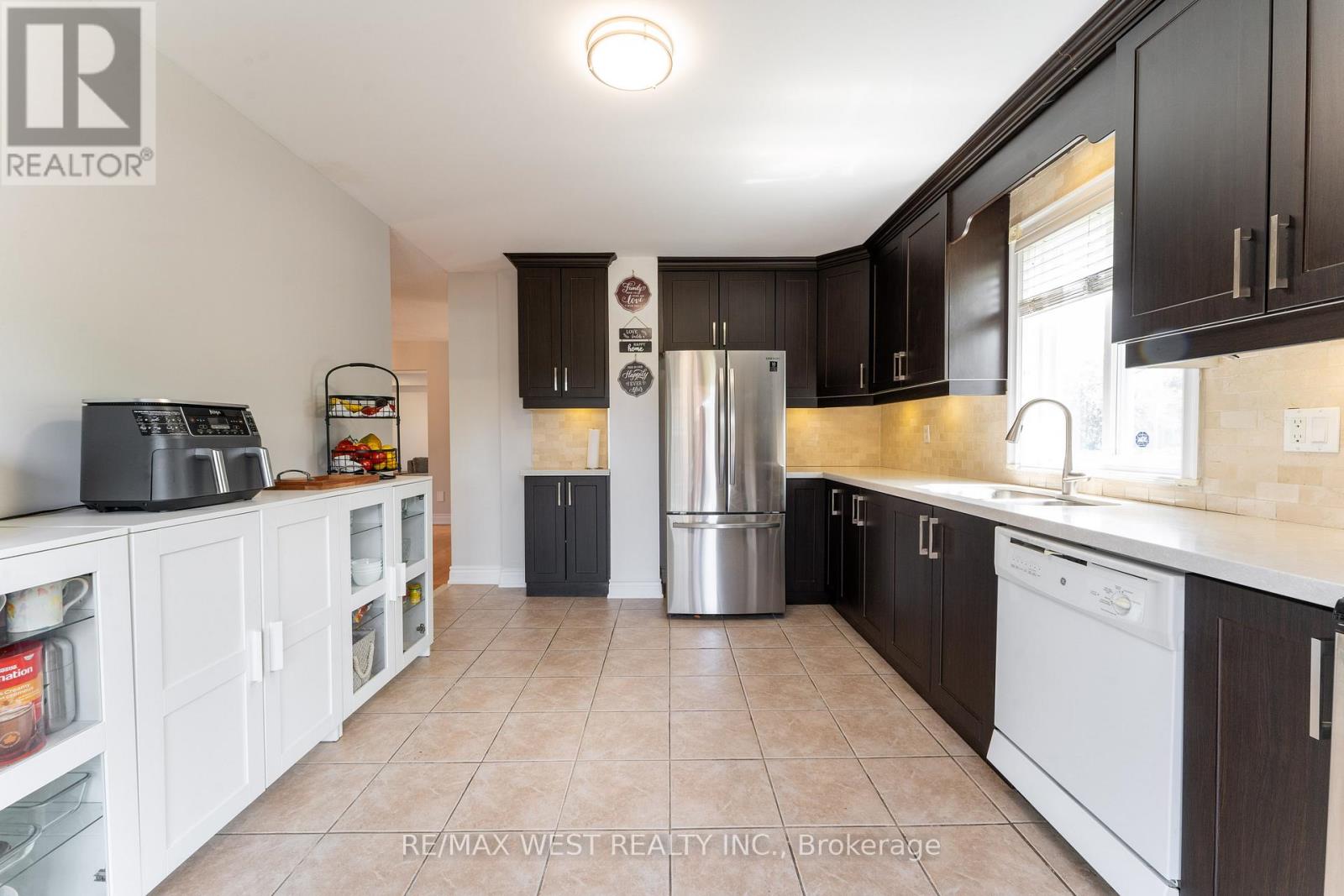 991 Mannington Lane, Mississauga, Ontario  L4W 3X6 - Photo 14 - W12427978