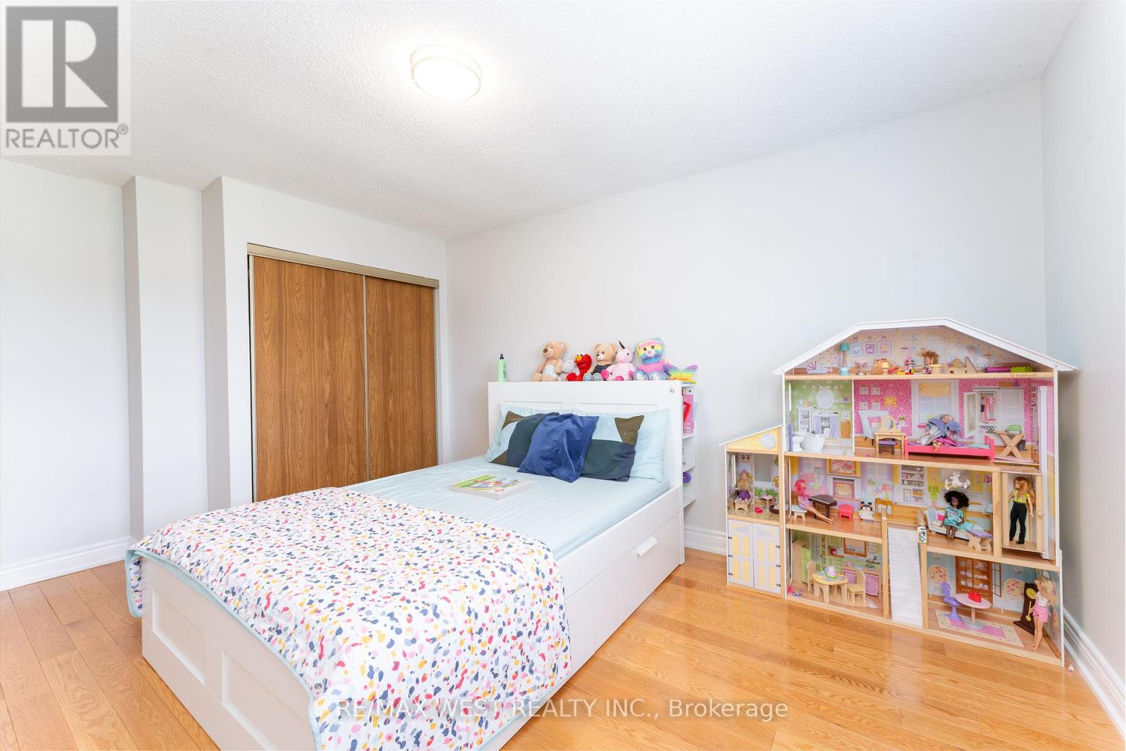 991 Mannington Lane, Mississauga, Ontario  L4W 3X6 - Photo 17 - W12427978