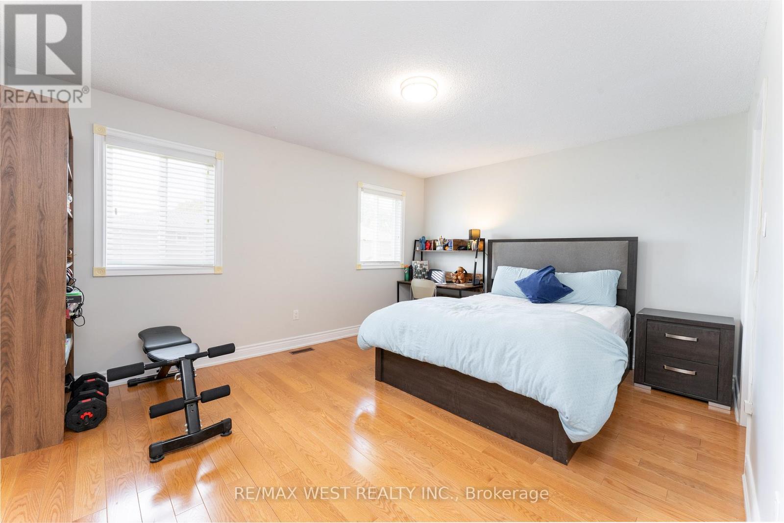 991 Mannington Lane, Mississauga, Ontario  L4W 3X6 - Photo 19 - W12427978