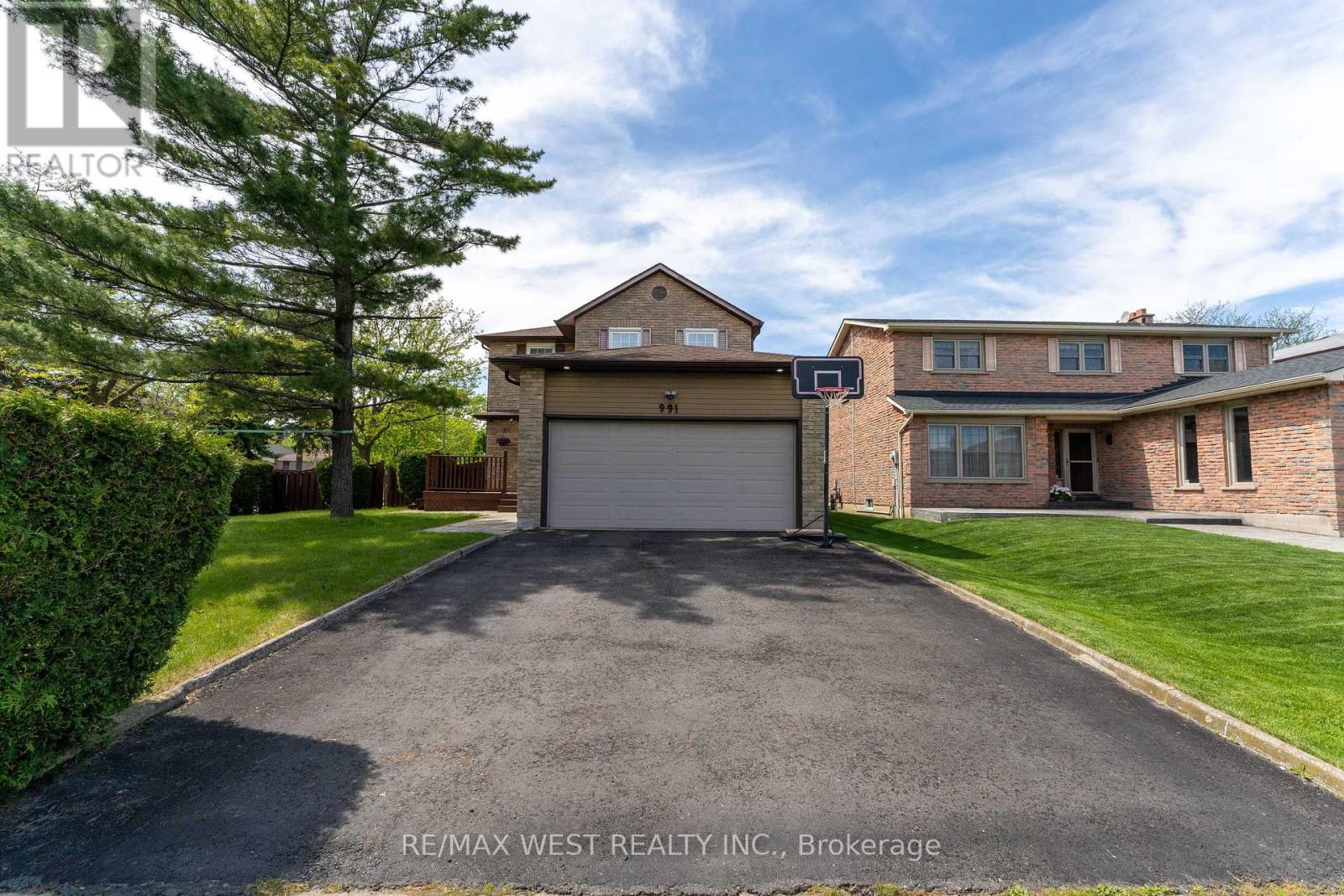 991 Mannington Lane, Mississauga, Ontario  L4W 3X6 - Photo 2 - W12427978