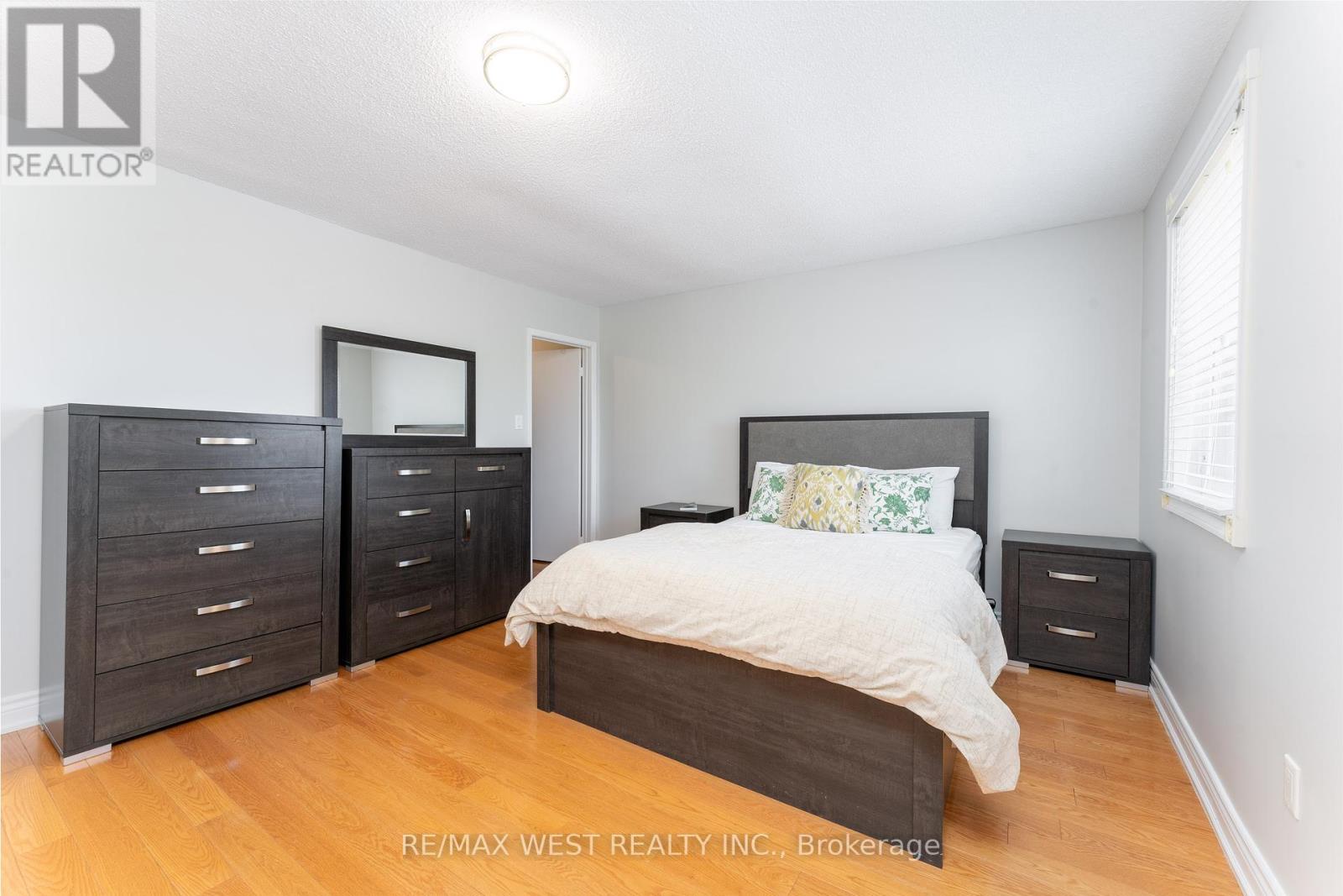 991 Mannington Lane, Mississauga, Ontario  L4W 3X6 - Photo 21 - W12427978