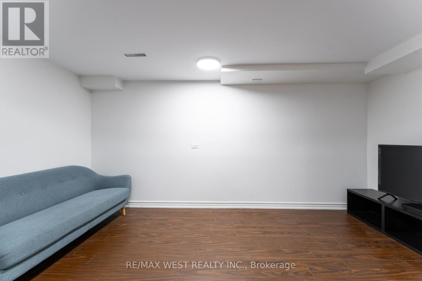 991 Mannington Lane, Mississauga, Ontario  L4W 3X6 - Photo 28 - W12427978