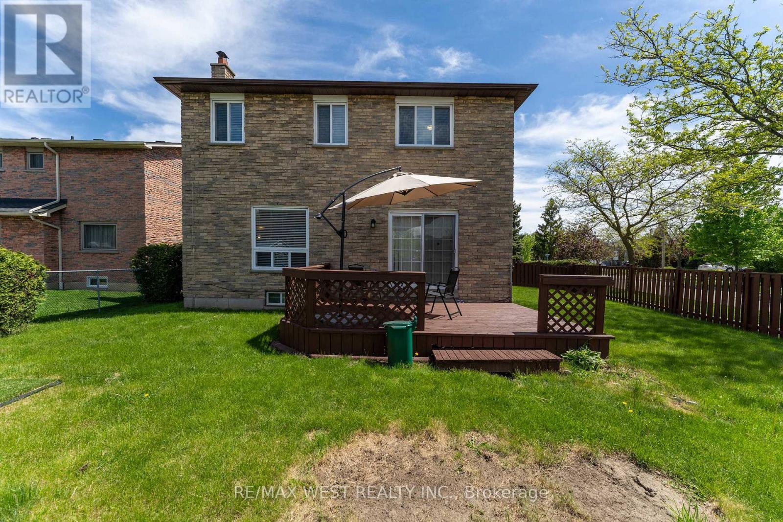 991 Mannington Lane, Mississauga, Ontario  L4W 3X6 - Photo 36 - W12427978