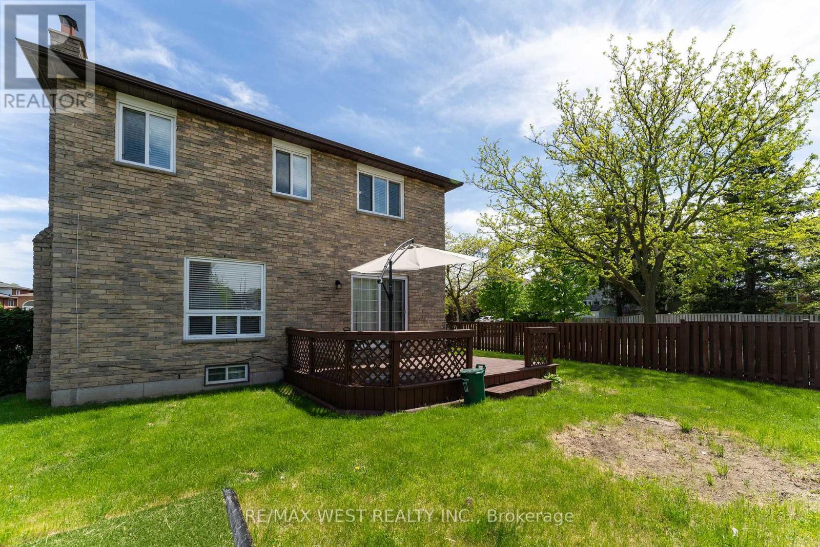 991 Mannington Lane, Mississauga, Ontario  L4W 3X6 - Photo 37 - W12427978