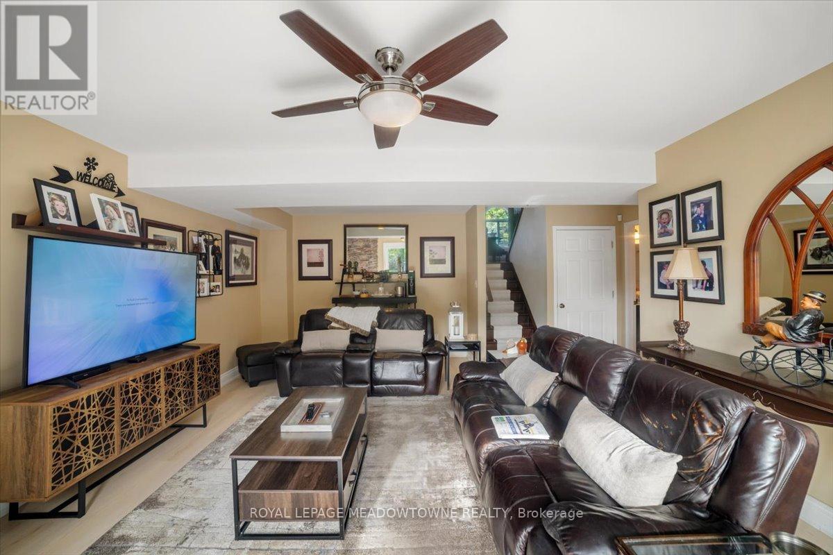 59 Massena Drive, Hamilton, Ontario  L9B 2J3 - Photo 30 - X12421331