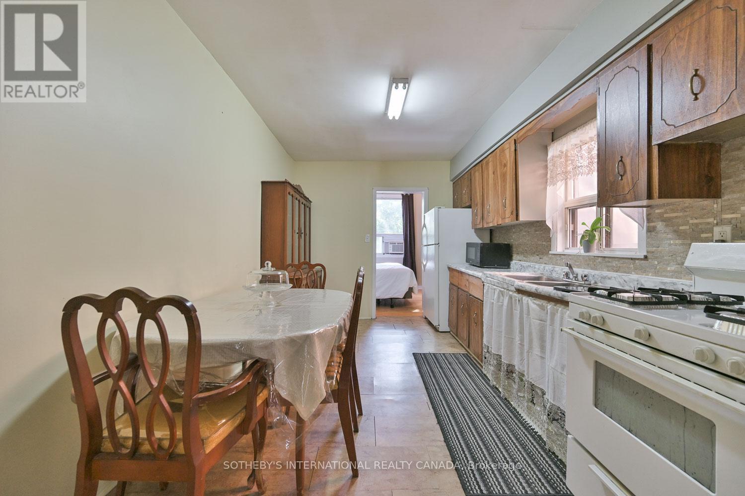278 Clinton Street, Toronto, Ontario  M6G 2Y6 - Photo 13 - C12428005