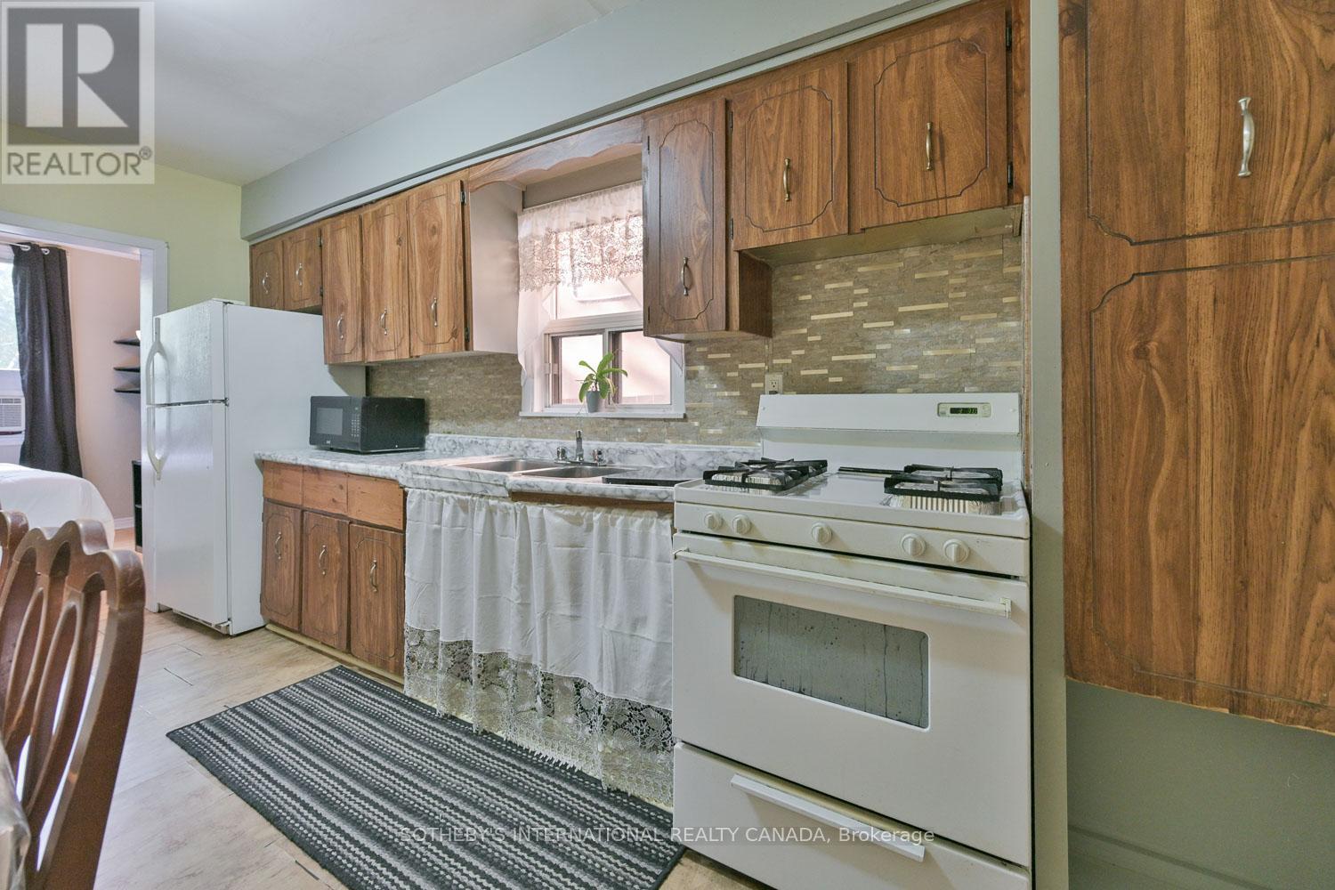 278 Clinton Street, Toronto, Ontario  M6G 2Y6 - Photo 14 - C12428005