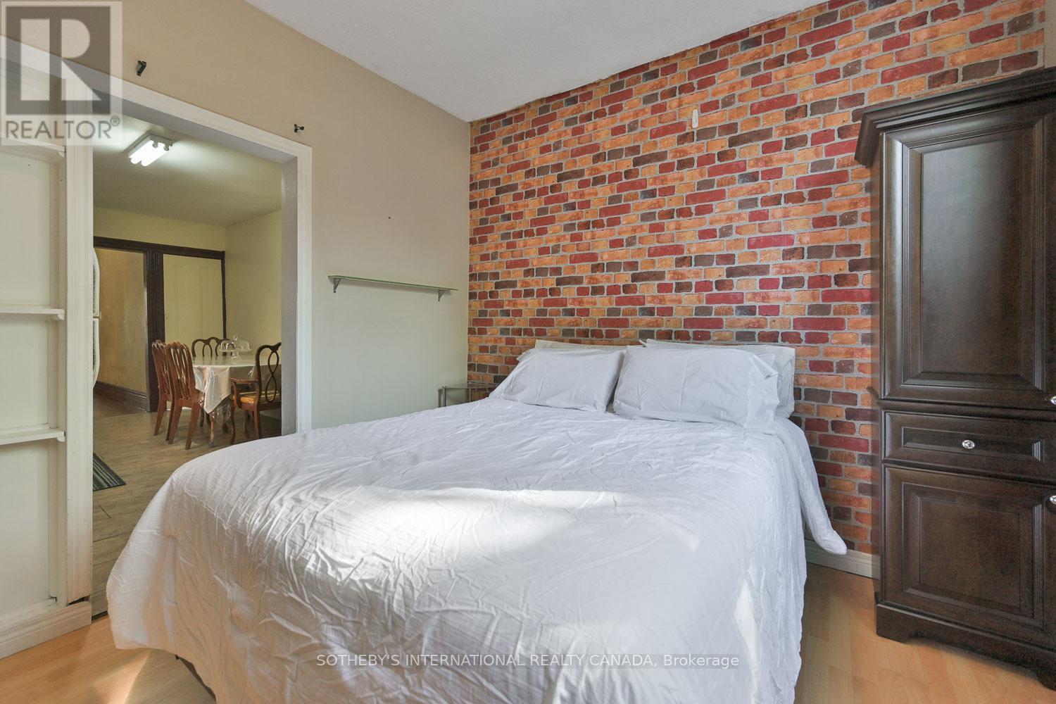 278 Clinton Street, Toronto, Ontario  M6G 2Y6 - Photo 17 - C12428005
