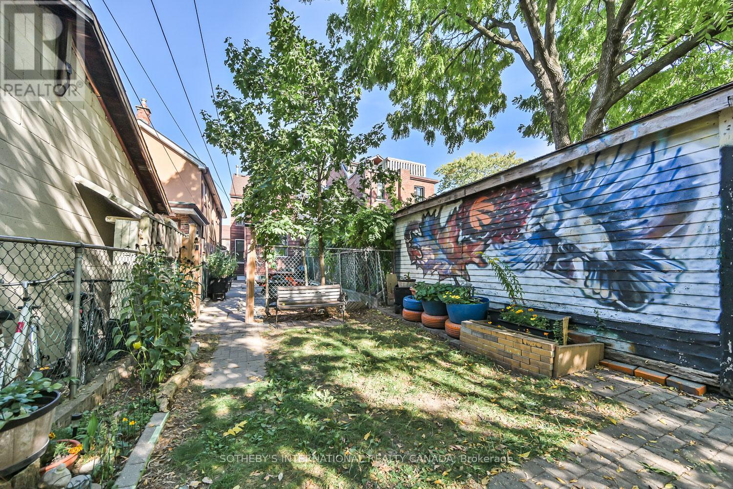 278 Clinton Street, Toronto, Ontario  M6G 2Y6 - Photo 32 - C12428005