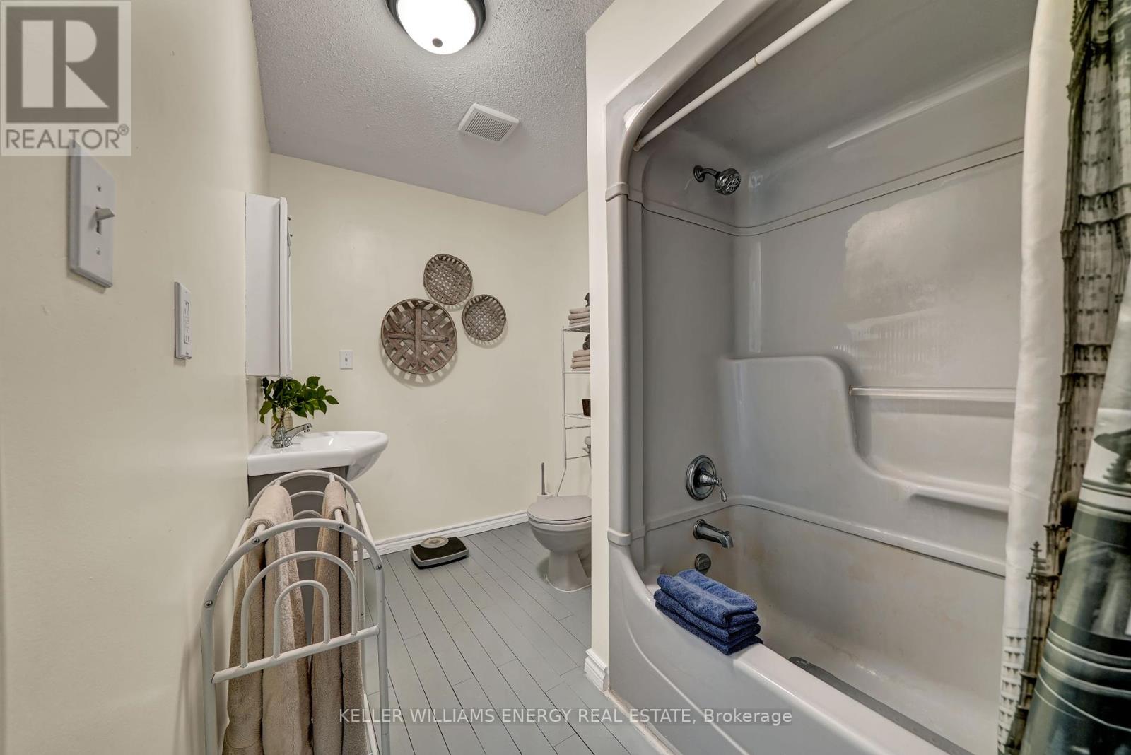 525 Fry Road, Prince Edward County, Ontario  K0K 2T0 - Photo 24 - X12428022