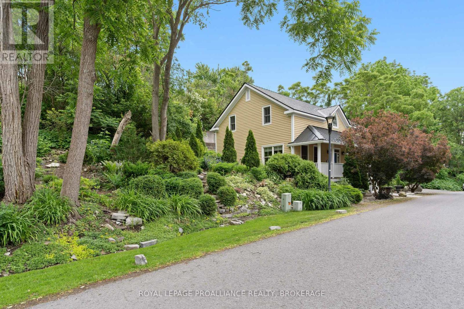 222 Green Bay Road, Kingston, Ontario  K7K 7C4 - Photo 2 - X12428058
