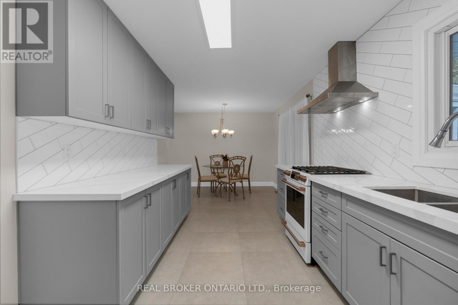 17 Locke Avenue, Clearview, Ontario  L0M 1S0 - Photo 10 - S12427999
