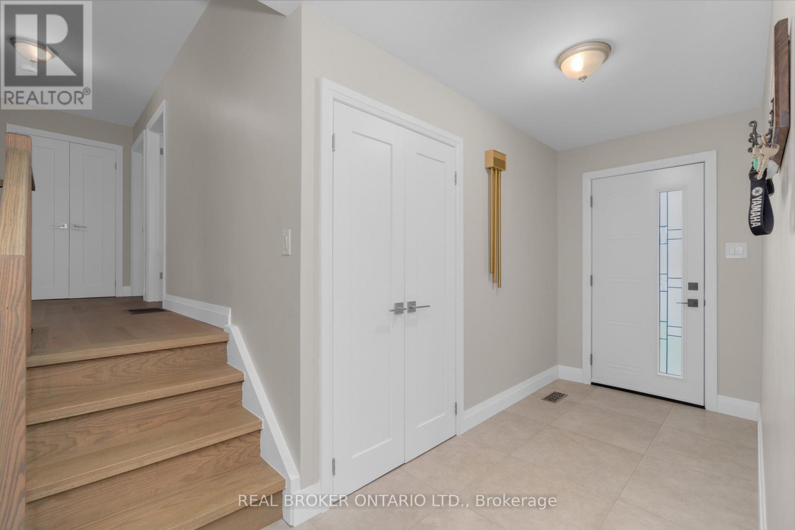 17 Locke Avenue, Clearview, Ontario  L0M 1S0 - Photo 12 - S12427999