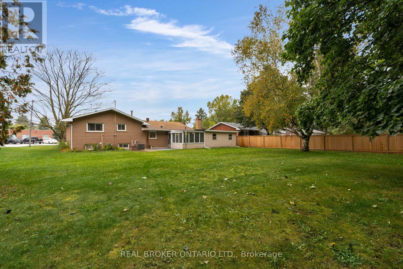 17 Locke Avenue, Clearview, Ontario  L0M 1S0 - Photo 32 - S12427999