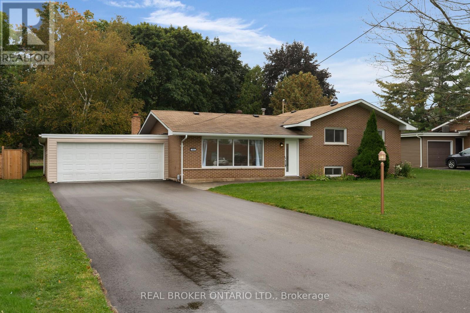 17 Locke Avenue, Clearview, Ontario  L0M 1S0 - Photo 43 - S12427999