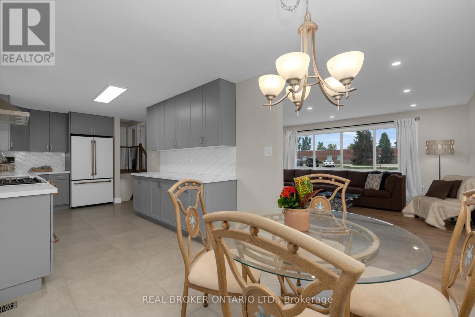 17 Locke Avenue, Clearview, Ontario  L0M 1S0 - Photo 6 - S12427999