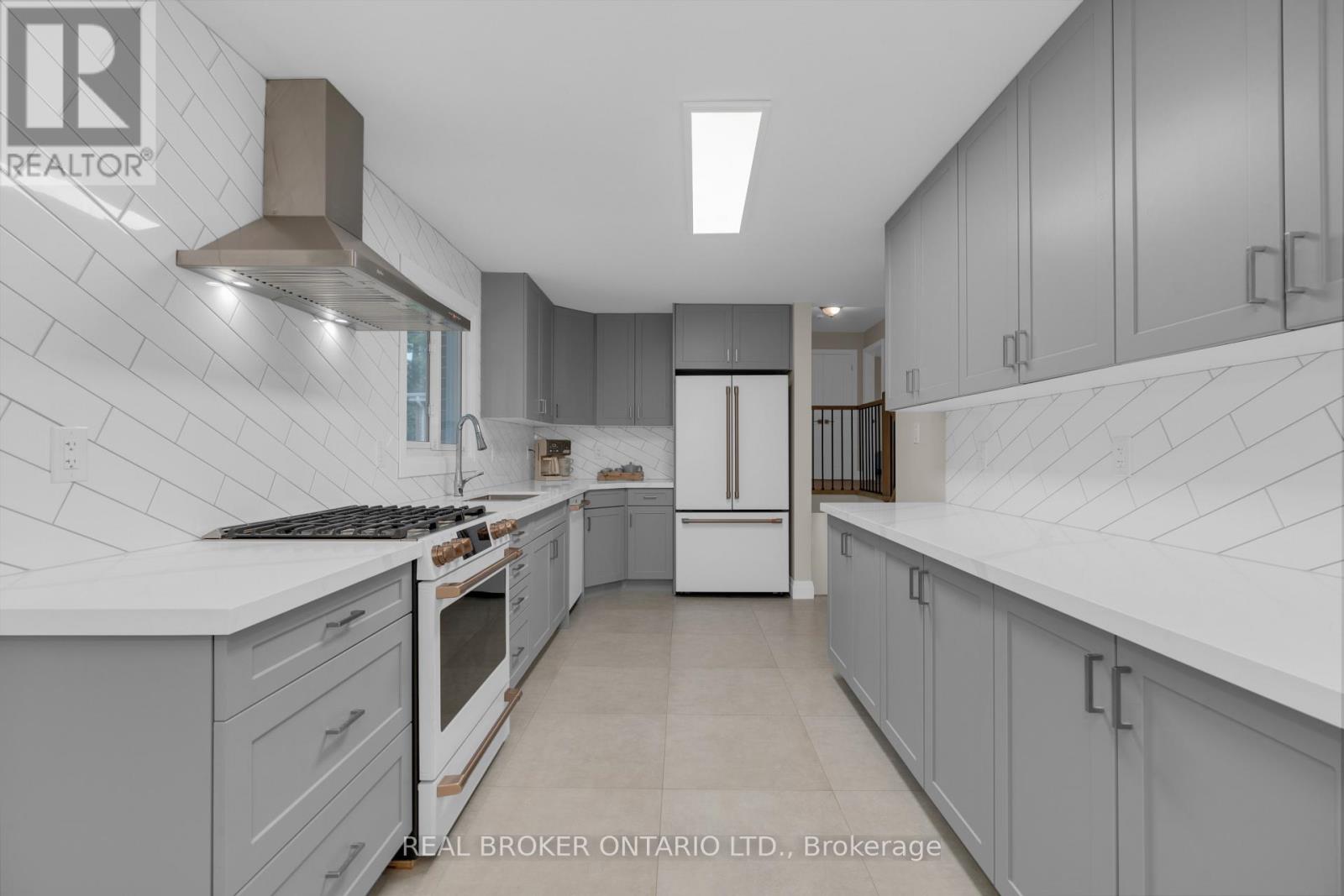 17 Locke Avenue, Clearview, Ontario  L0M 1S0 - Photo 8 - S12427999