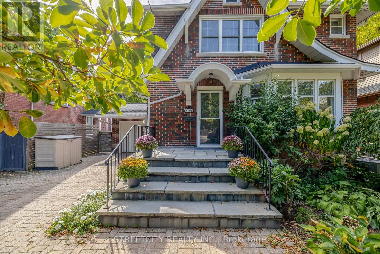 931 Waterloo Street, London East, Ontario  N6A 3X2 - Photo 2 - X12428028