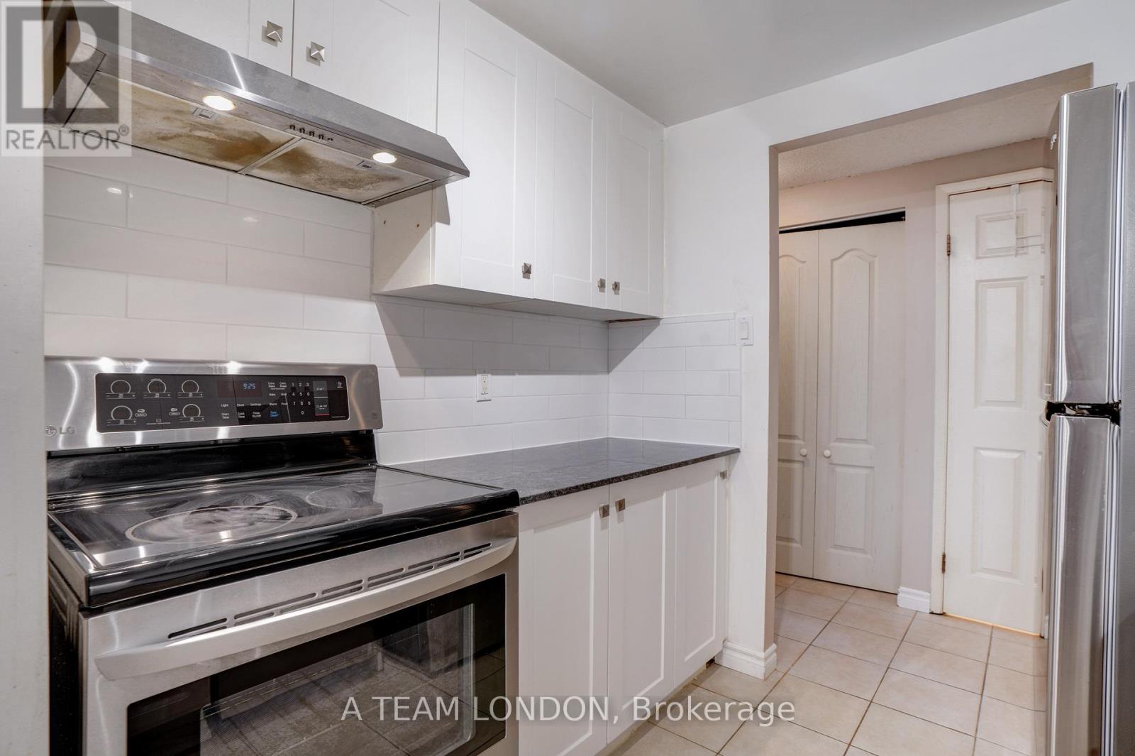 407 - 155 Kent Street, London East, Ontario  N6A 5N7 - Photo 11 - X12428045
