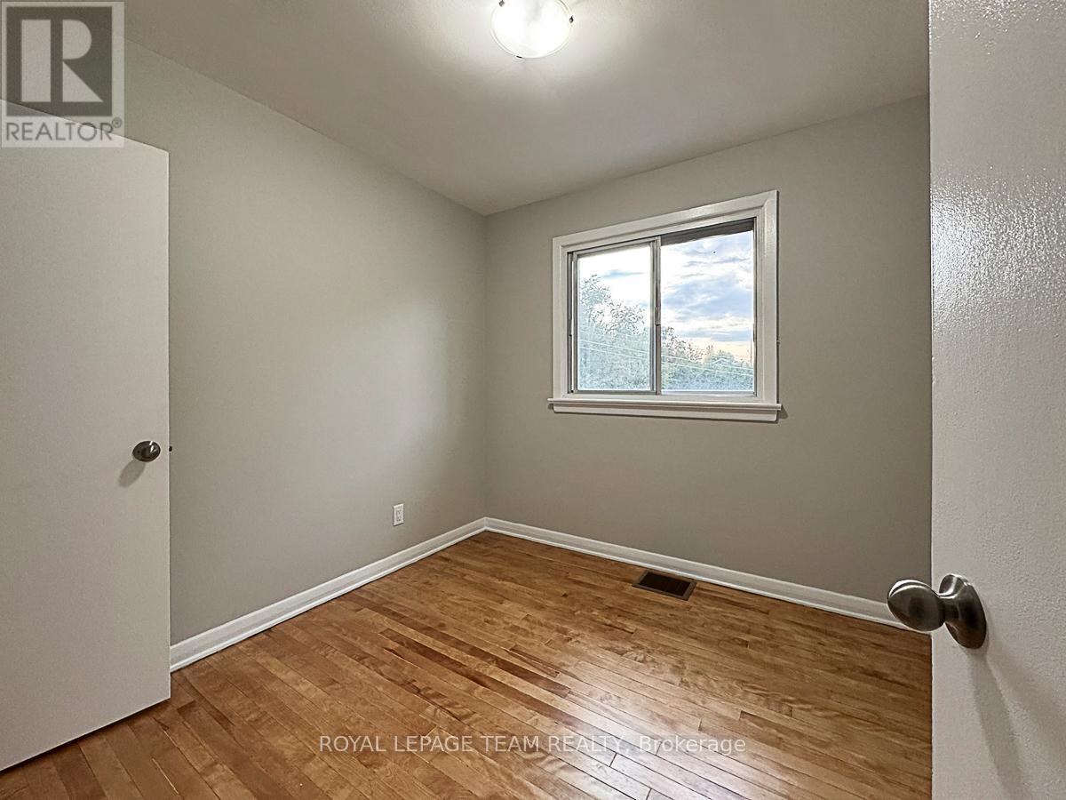 70 Crownhill Street, Ottawa, Ontario  K1J 7K8 - Photo 13 - X12428016