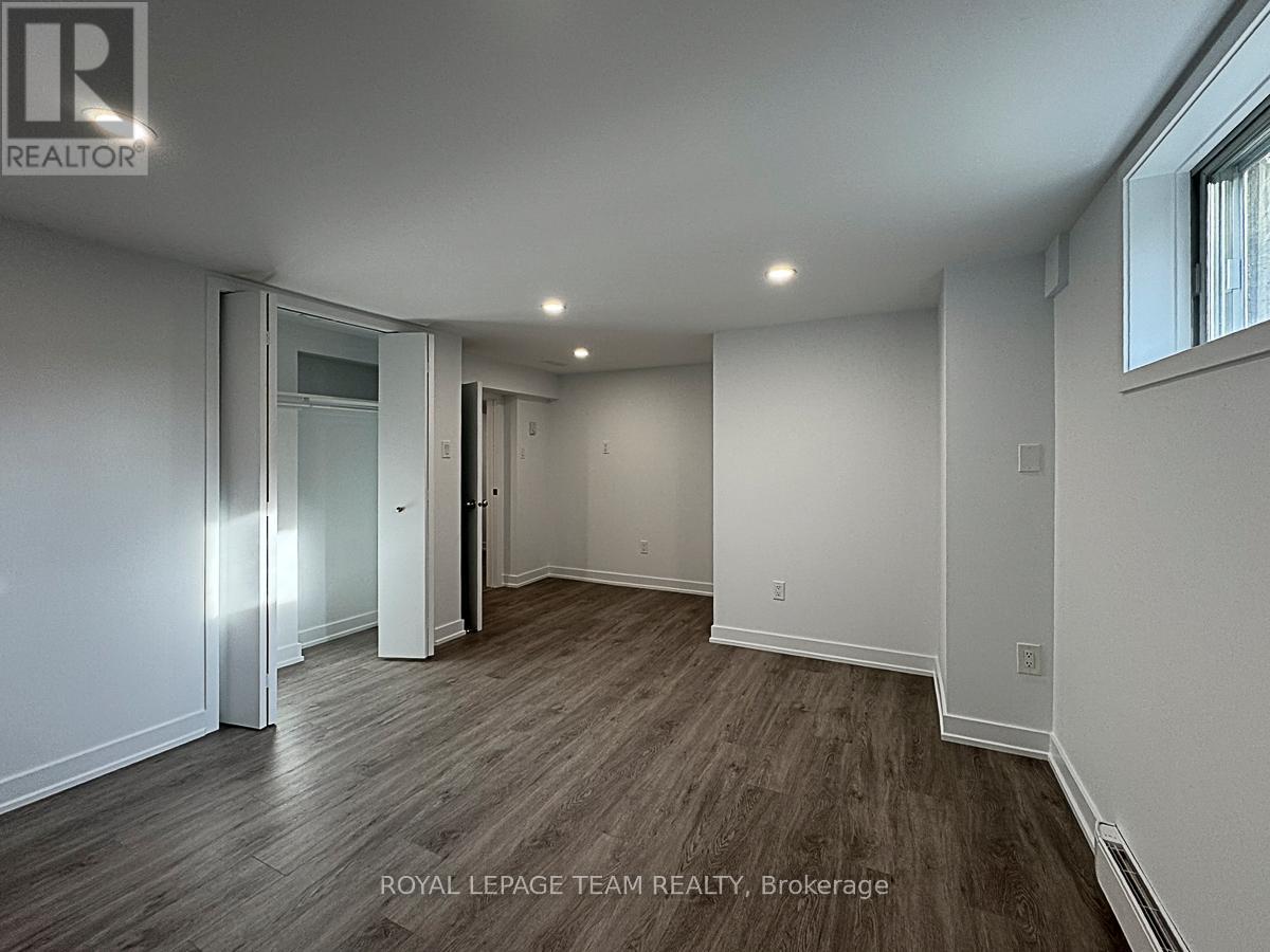 70 Crownhill Street, Ottawa, Ontario  K1J 7K8 - Photo 16 - X12428016