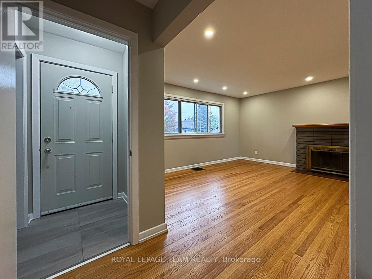 70 Crownhill Street, Ottawa, Ontario  K1J 7K8 - Photo 5 - X12428016