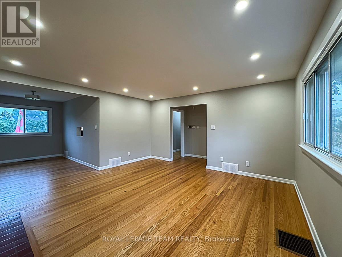 70 Crownhill Street, Ottawa, Ontario  K1J 7K8 - Photo 6 - X12428016