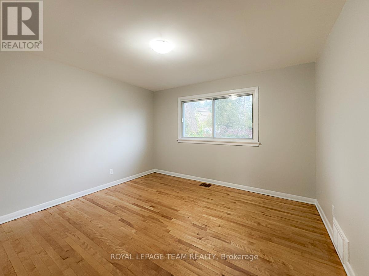 70 Crownhill Street, Ottawa, Ontario  K1J 7K8 - Photo 7 - X12428016