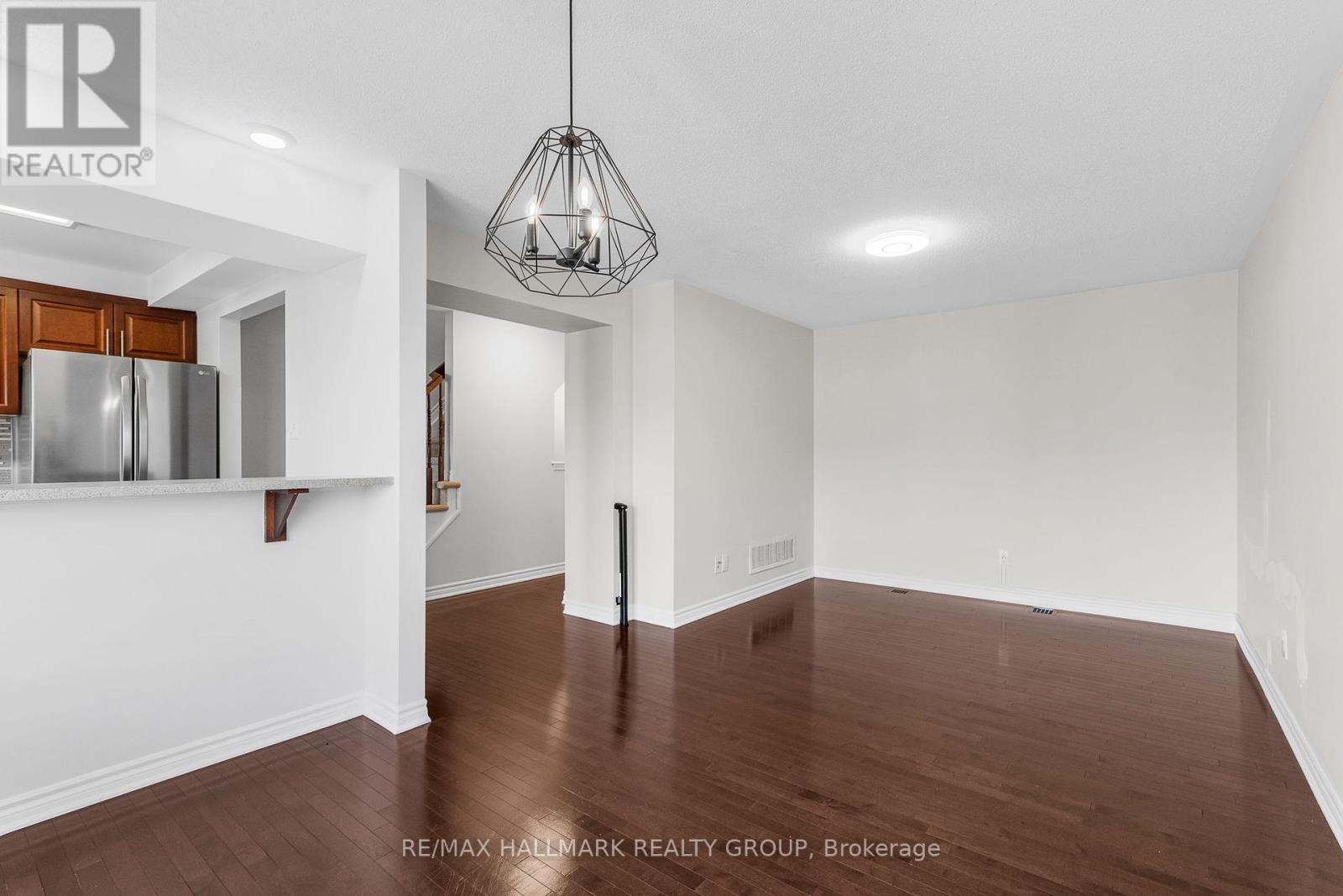 110 Sunshine Crescent, Ottawa, Ontario  K4A 0V3 - Photo 17 - X12428038