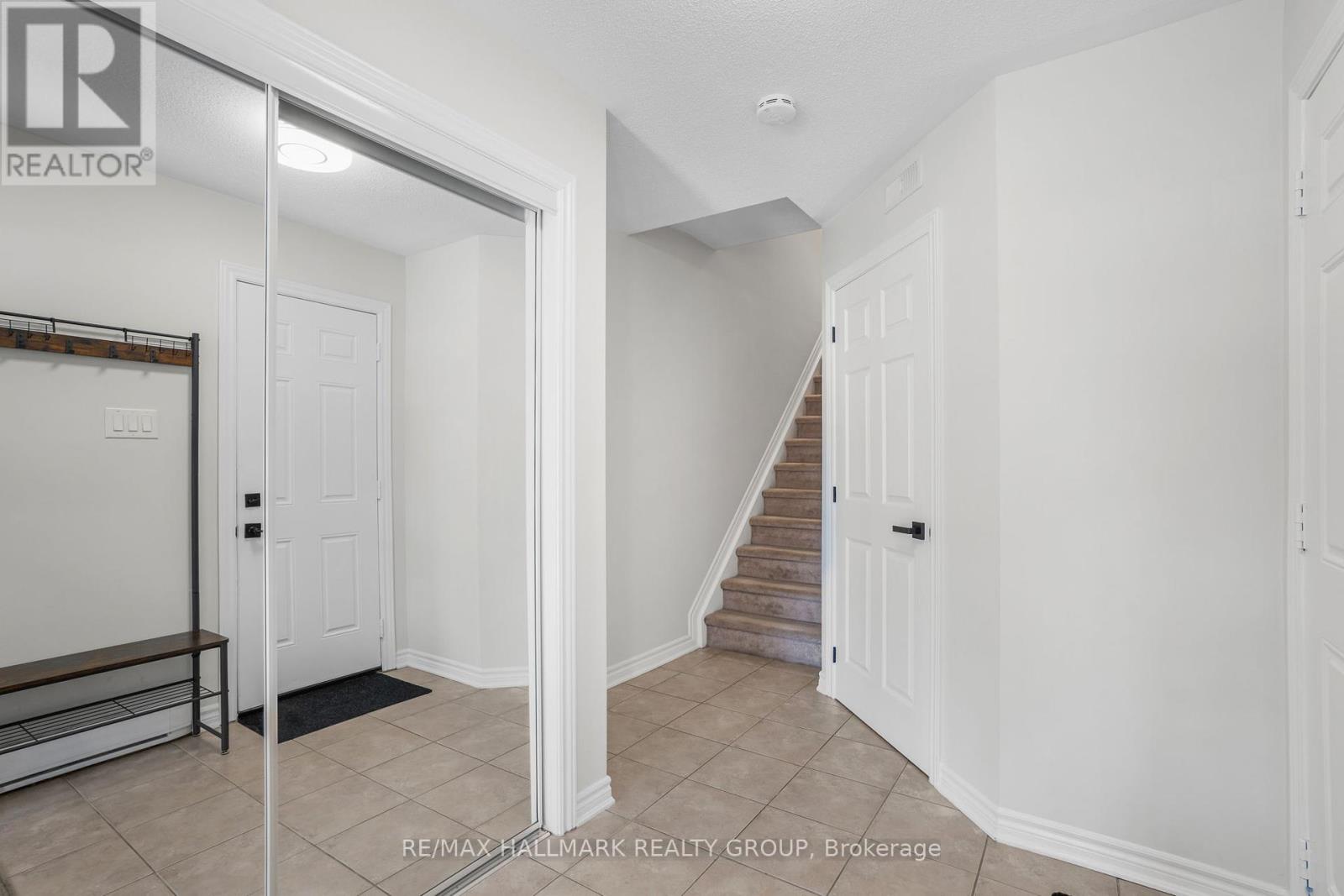 110 Sunshine Crescent, Ottawa, Ontario  K4A 0V3 - Photo 5 - X12428038