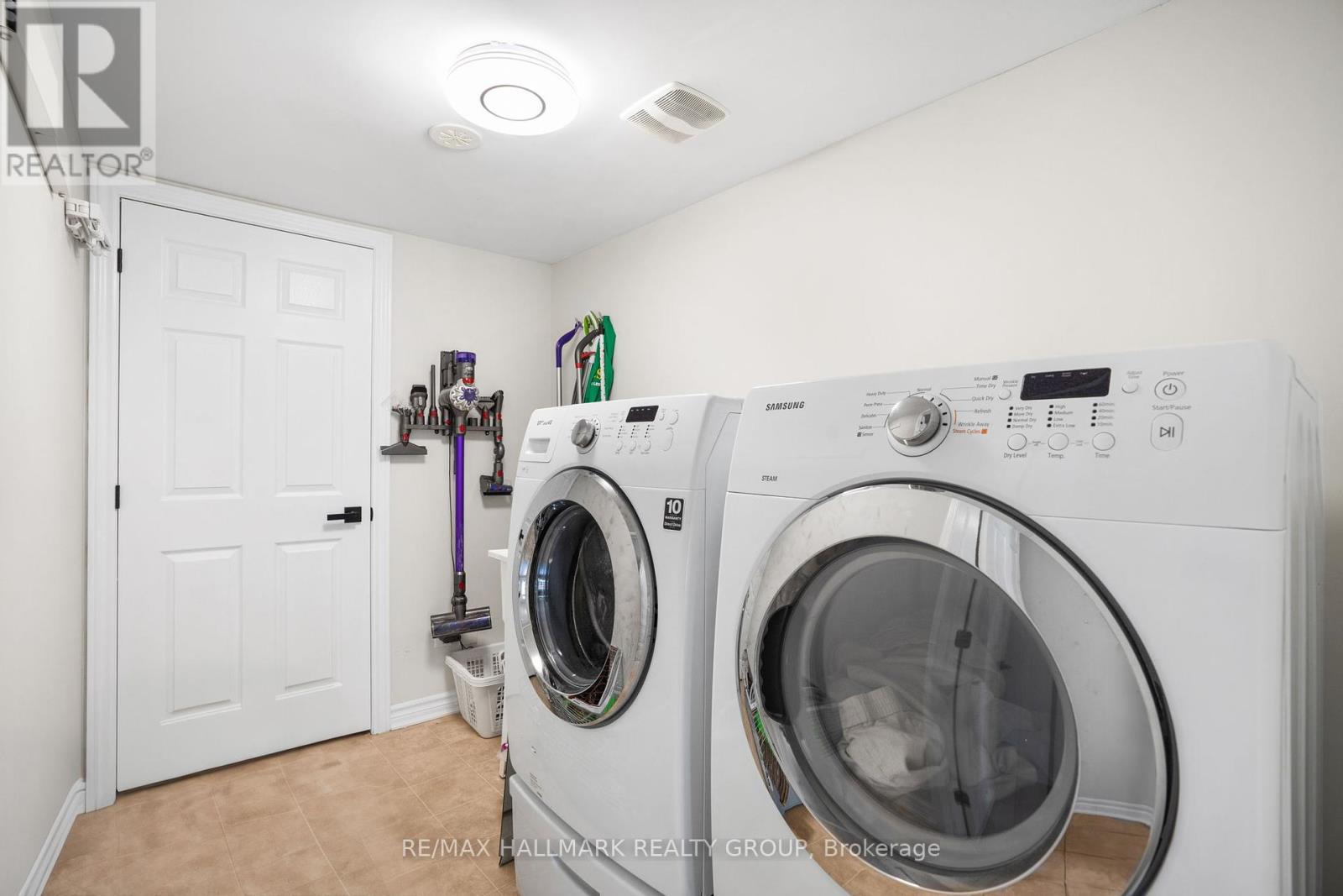 110 Sunshine Crescent, Ottawa, Ontario  K4A 0V3 - Photo 6 - X12428038