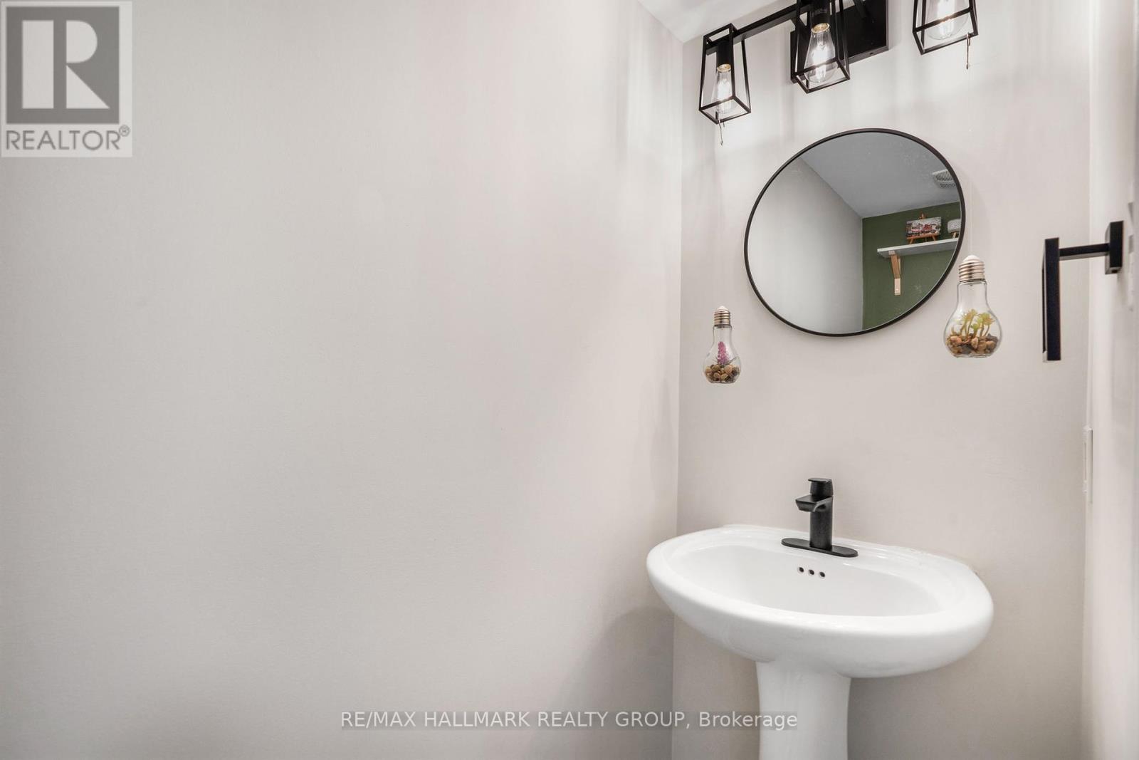 110 Sunshine Crescent, Ottawa, Ontario  K4A 0V3 - Photo 8 - X12428038