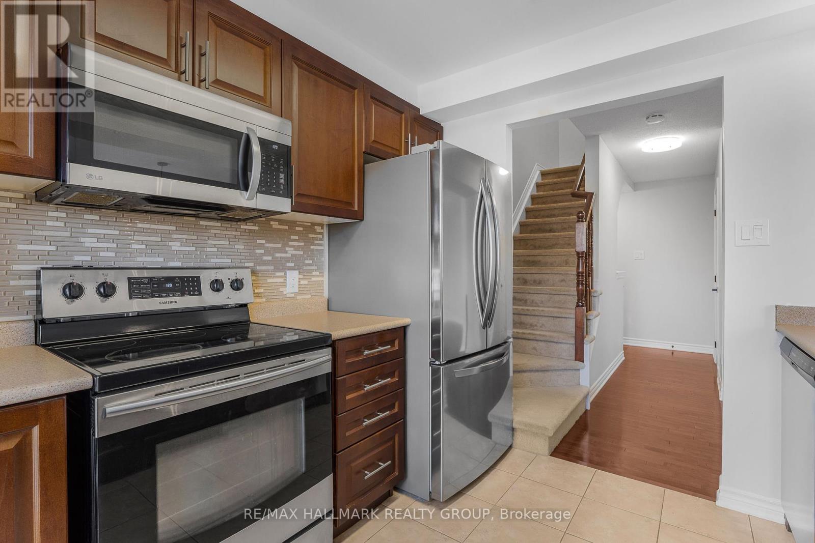 110 Sunshine Crescent, Ottawa, Ontario  K4A 0V3 - Photo 9 - X12428038