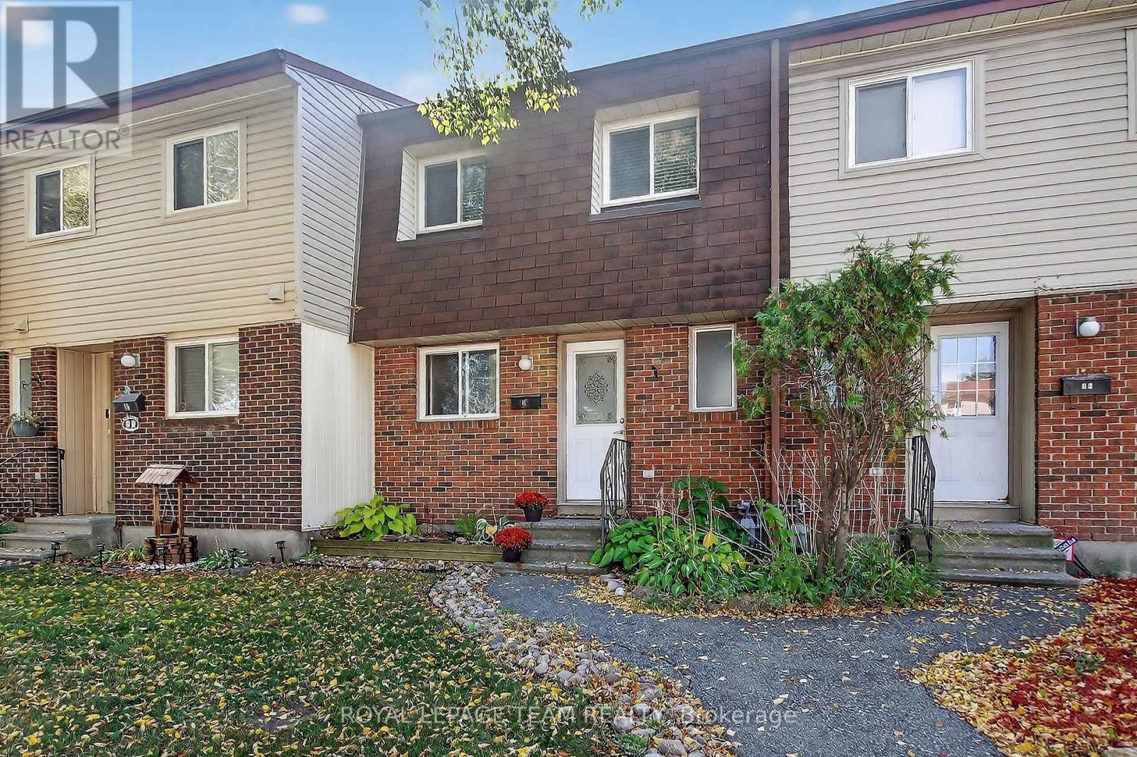 1e Seyton Drive, Ottawa, Ontario  K2H 8Y5 - Photo 2 - X12428041