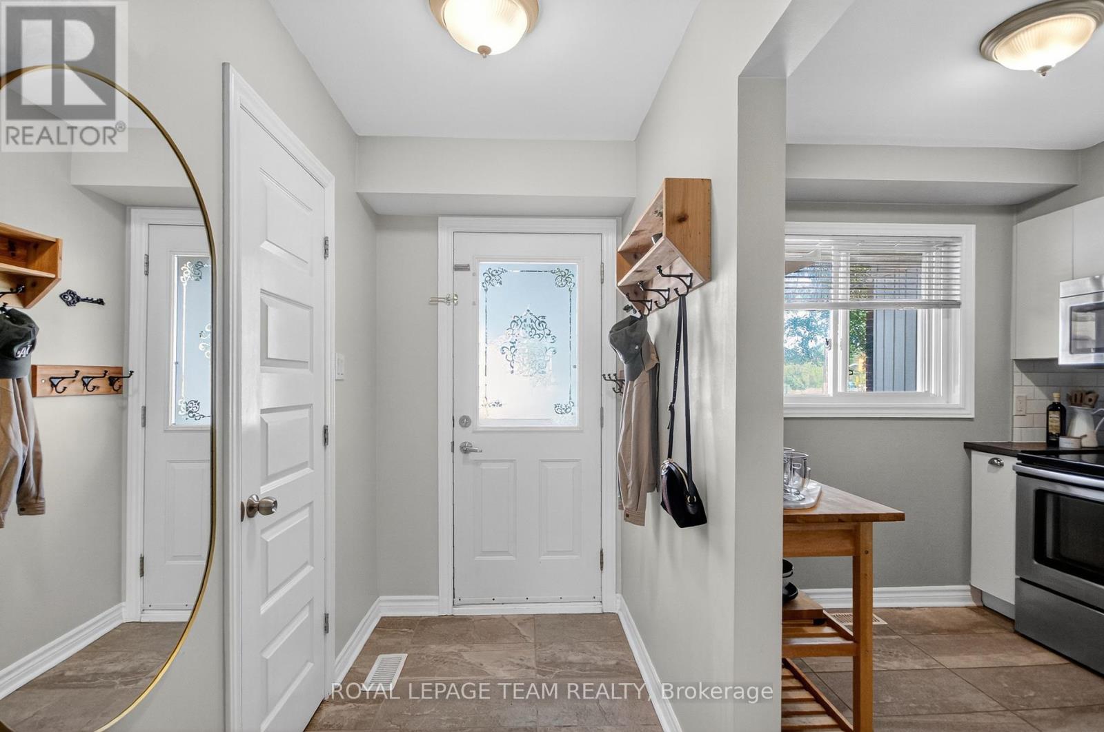 1e Seyton Drive, Ottawa, Ontario  K2H 8Y5 - Photo 4 - X12428041